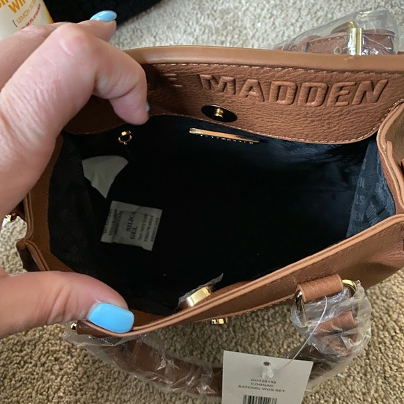 Steve Madden Crossbody bag and wallet - Picture 5 of 6